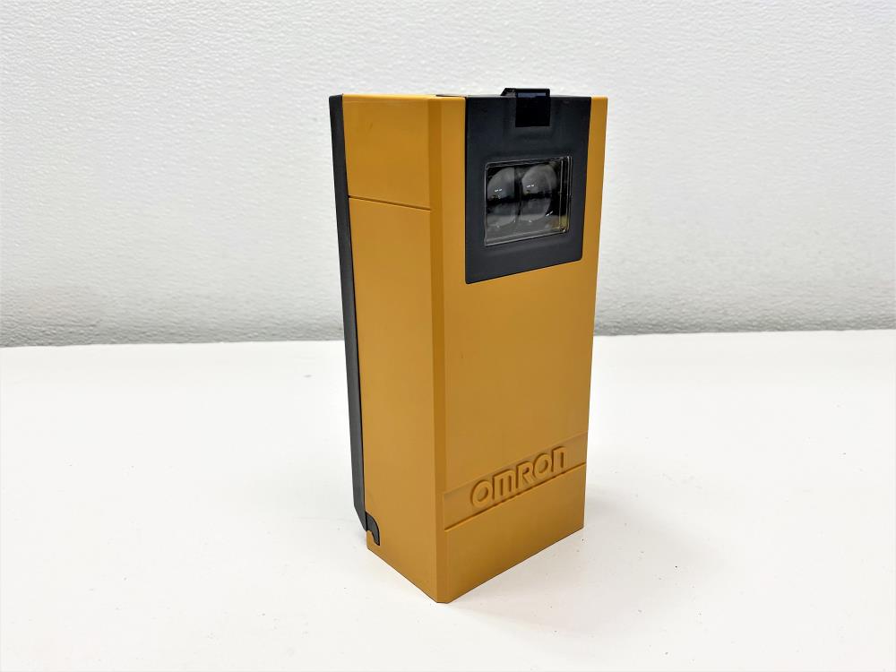 Omron E3K-R10K4-NR Retroreflective Photoelectric Sensor – AC/DC, 10A DPDT Relay Output